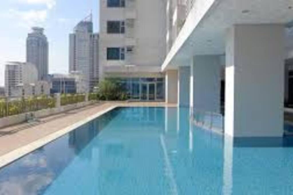 Staycation In Manila Bagian luar foto