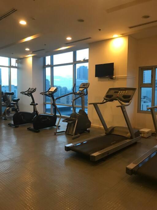 Staycation In Manila Bagian luar foto